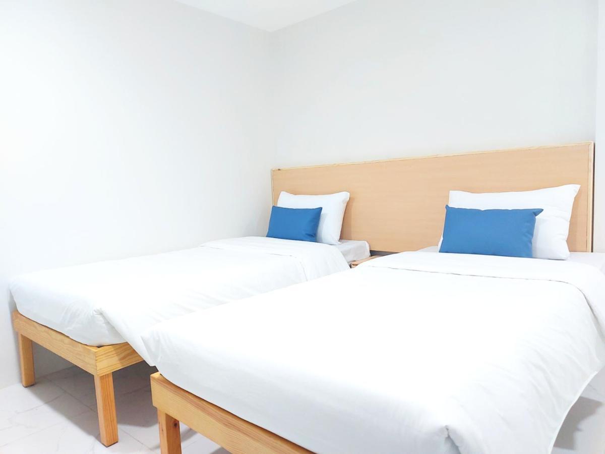 Hotel Airobedz Mckinley - Near Sm Aura Manila Zewnętrze zdjęcie